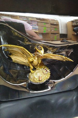 Dungeons & Dragons Young Gold Dragon Exclusive Miniature image number 1