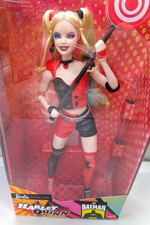 Barbie Signature Harley Quinn Collector Doll with Posable Body, Iconic Outfit, and Mallet Accessory, DC Batman 85th Anniversary Collectible image number 0