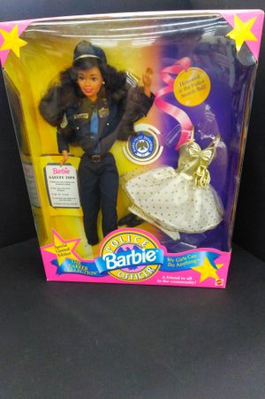 Barbie Career Collection Police Officer (African American) image number 0